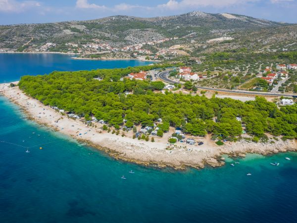 KAMP ADRIATIC U PRIMOŠTENU - 18 eura